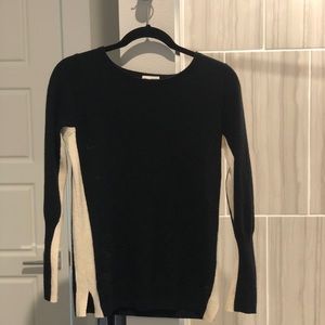 Black and white cashmere sweater. Size xs